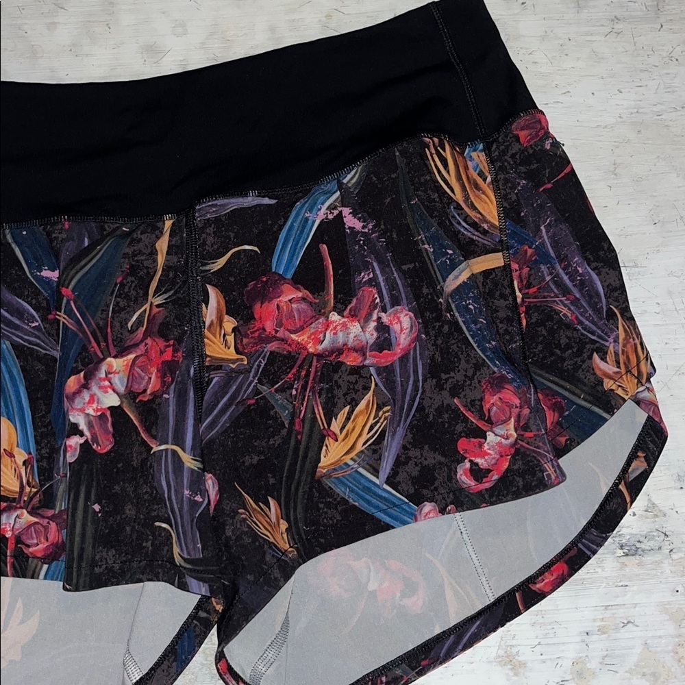 Lululemon Speed Up Mid-Rise Lined Short 4" | size 4 - Picture 2 of 9